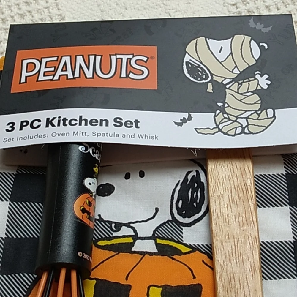Peanuts Snoopy 3 Piece Kitchen Set Oven Mitt, Spatula & Whisk Pumpkin